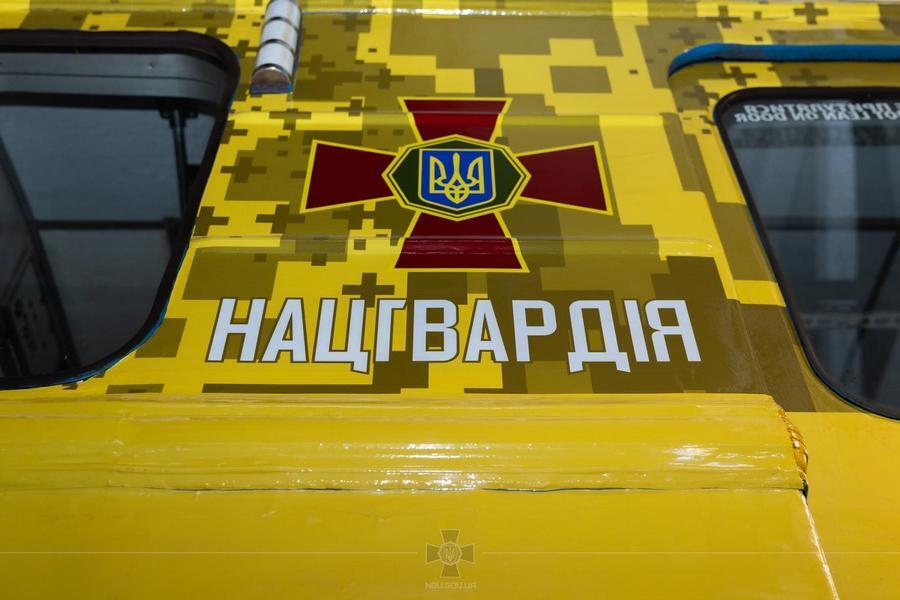 У метро Києва на честь 12-ї річниці Нацгвардії запустили брендований вагон. Фото та відео