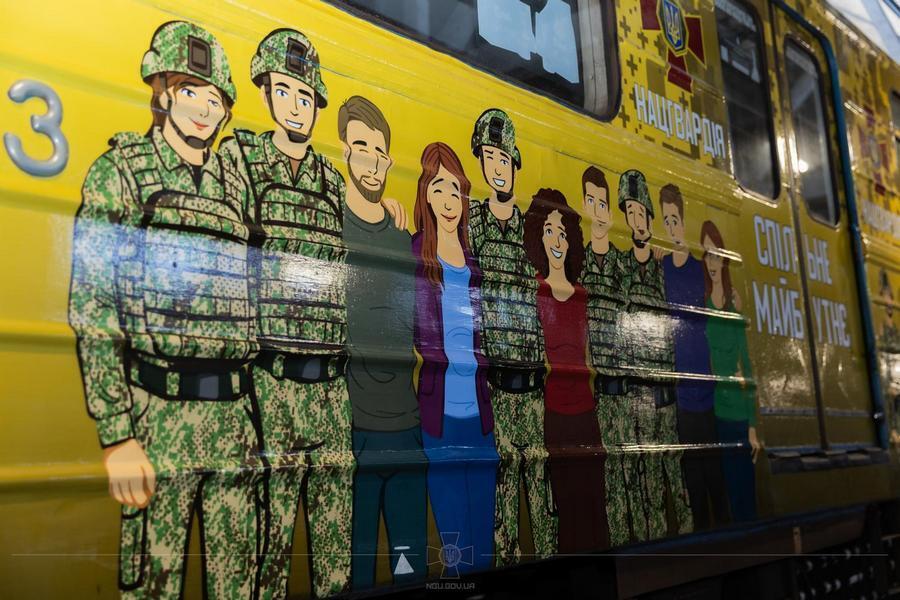 У метро Києва на честь 12-ї річниці Нацгвардії запустили брендований вагон. Фото та відео