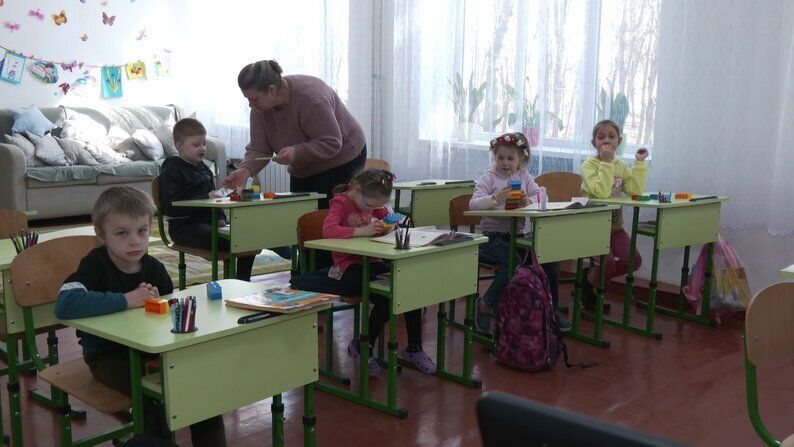 "Дітей викидають на вулицю!" На Рівненщині хочуть ліквідувати спецшколи: батьки у відчаї звернулися до президента