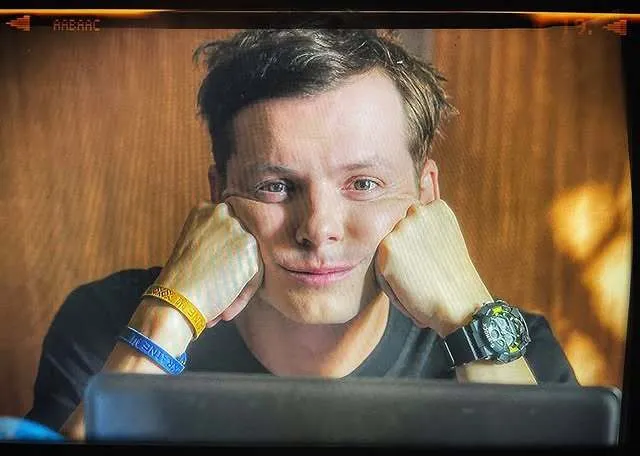 "Я можу бути класним шпигуном і вбити Путіна!" Зірка "Сватів" розповів, як тричі ходив у ТЦК і чому його зняли з обліку