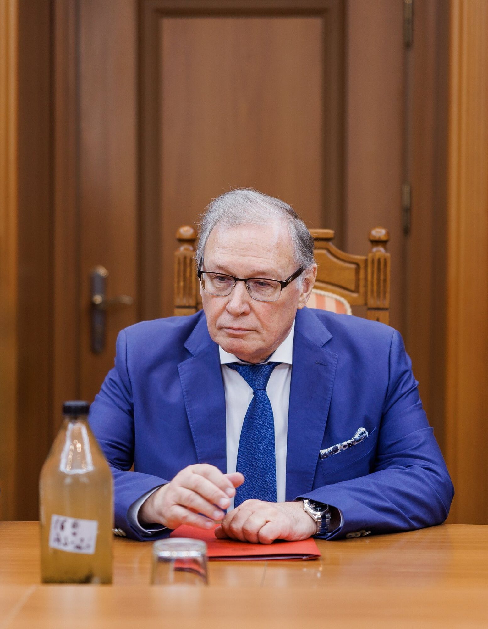 "Засуджуємо напад":  Молдова передала російському послу пляшку води із забрудненого внаслідок удару окупантів Дністра