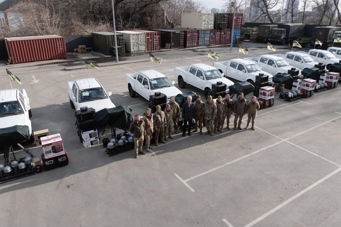 По "Орланам" и "Ланцетам" работают на все сто: Порошенко передал военным 10 комплексов "Ай-Петри"