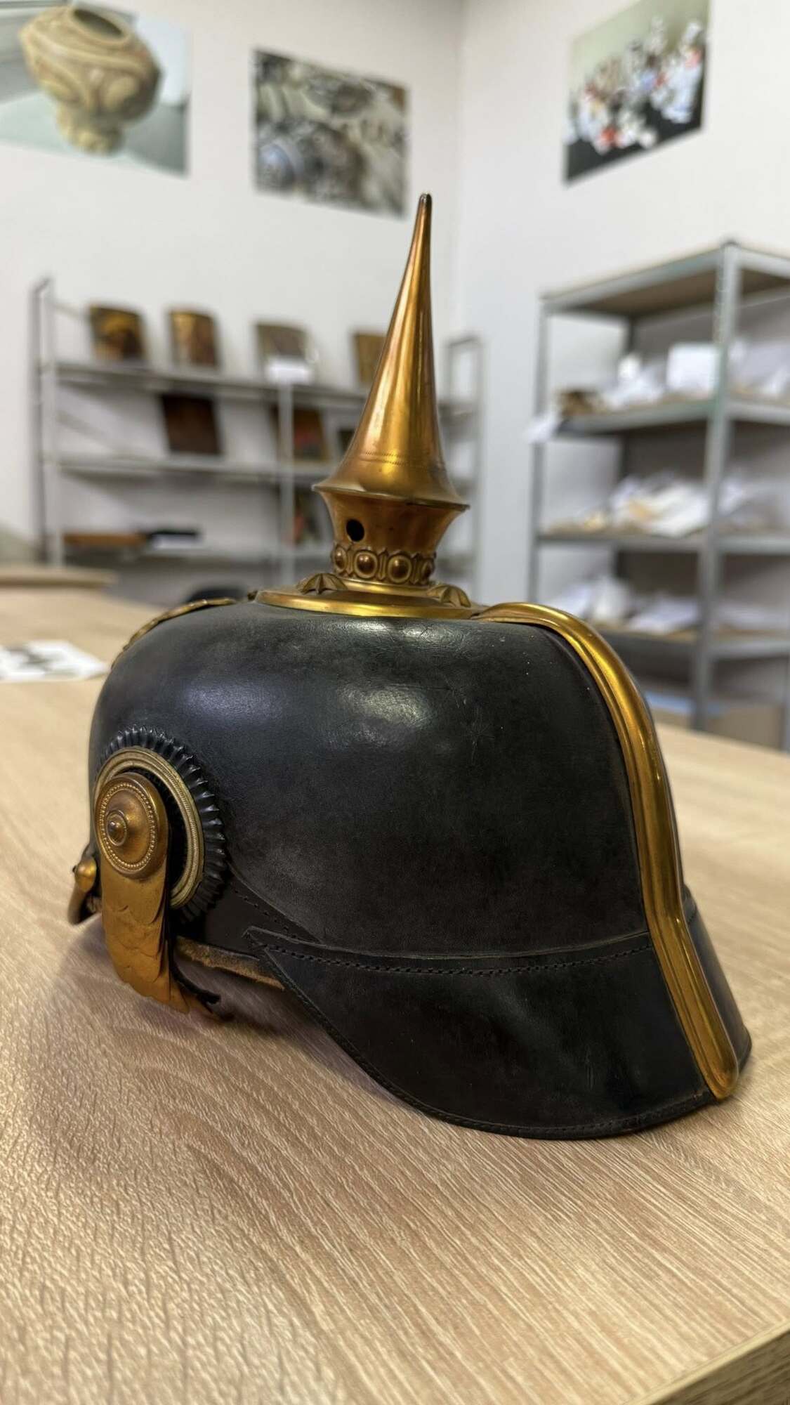 Из Украины пытались вывезти редкий шлем прусского офицера 1915 года. Фото