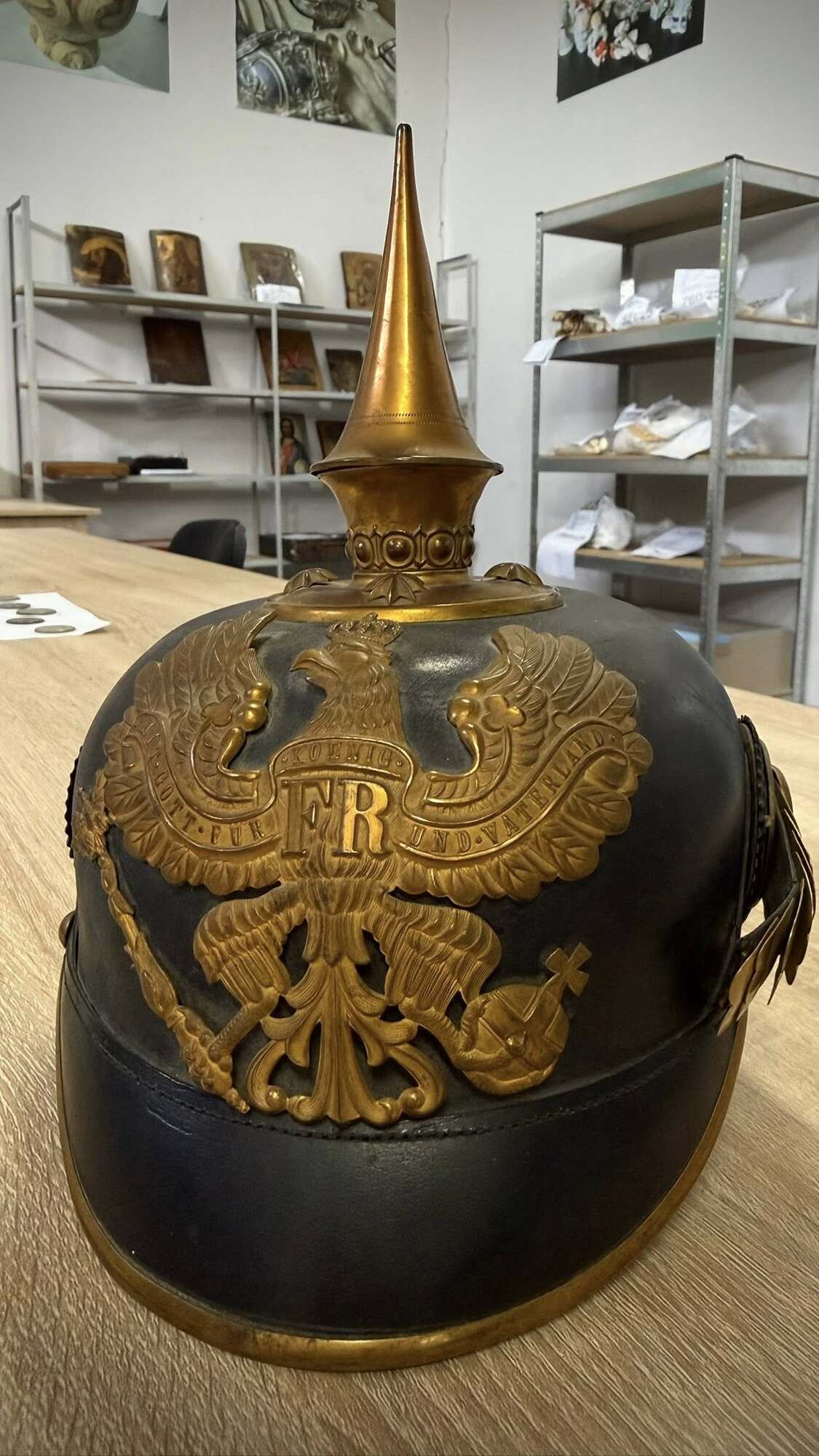 Из Украины пытались вывезти редкий шлем прусского офицера 1915 года. Фото