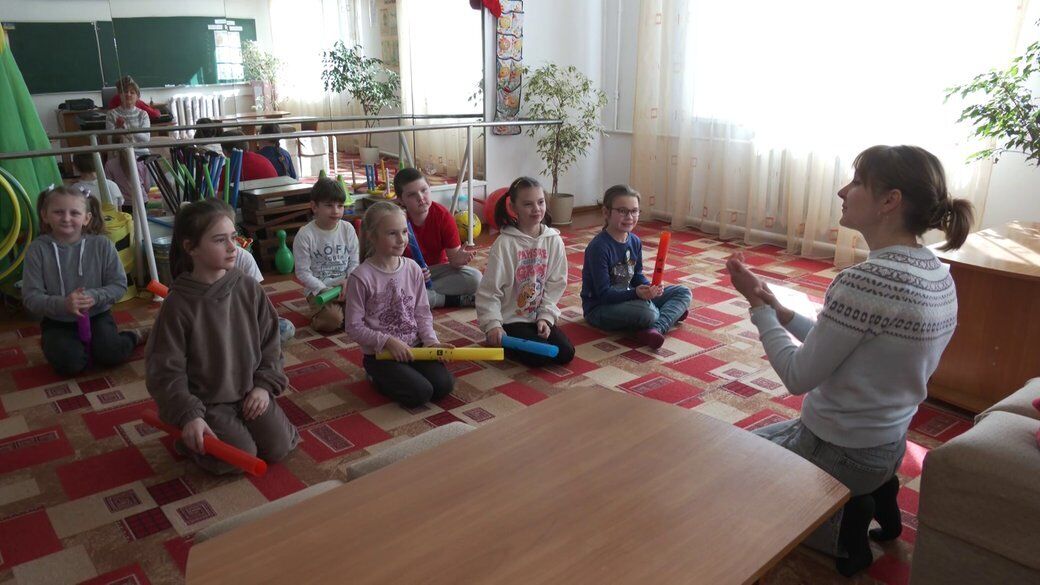 "Дітей викидають на вулицю!" На Рівненщині хочуть ліквідувати спецшколи: батьки у відчаї звернулися до президента