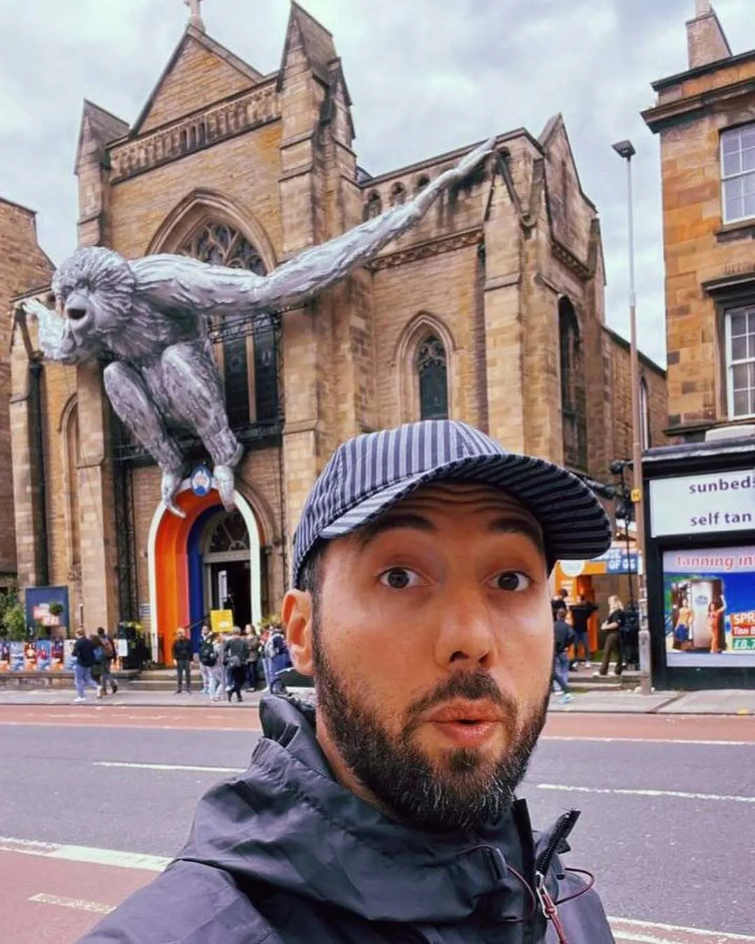 Брат у ЗСУ, а я на острові пʼю мохіто: комік з Одеси, який 12 років жив у Росії, здивував своєю позицією