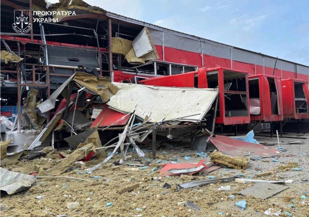 Окупанти атакували термінал "Нової пошти" в Запоріжжі: постраждали 8 людей. Фото і відео