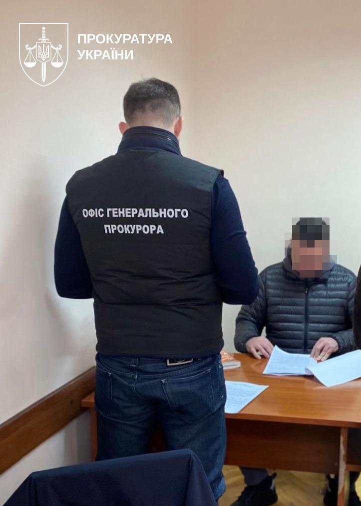 Схема тиску на бізнес на сотні тисяч доларів: затриманим посадовцям СБУ повідомили про підозру. Фото