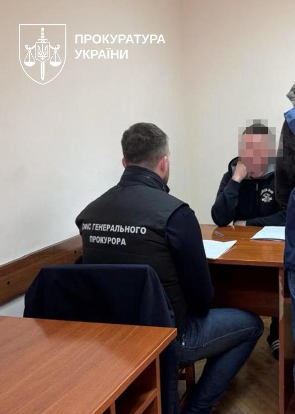 Схема тиску на бізнес на сотні тисяч доларів: затриманим посадовцям СБУ повідомили про підозру. Фото