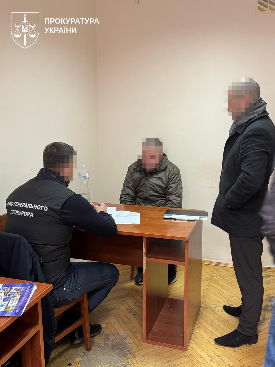 Схема тиску на бізнес на сотні тисяч доларів: затриманим посадовцям СБУ повідомили про підозру. Фото