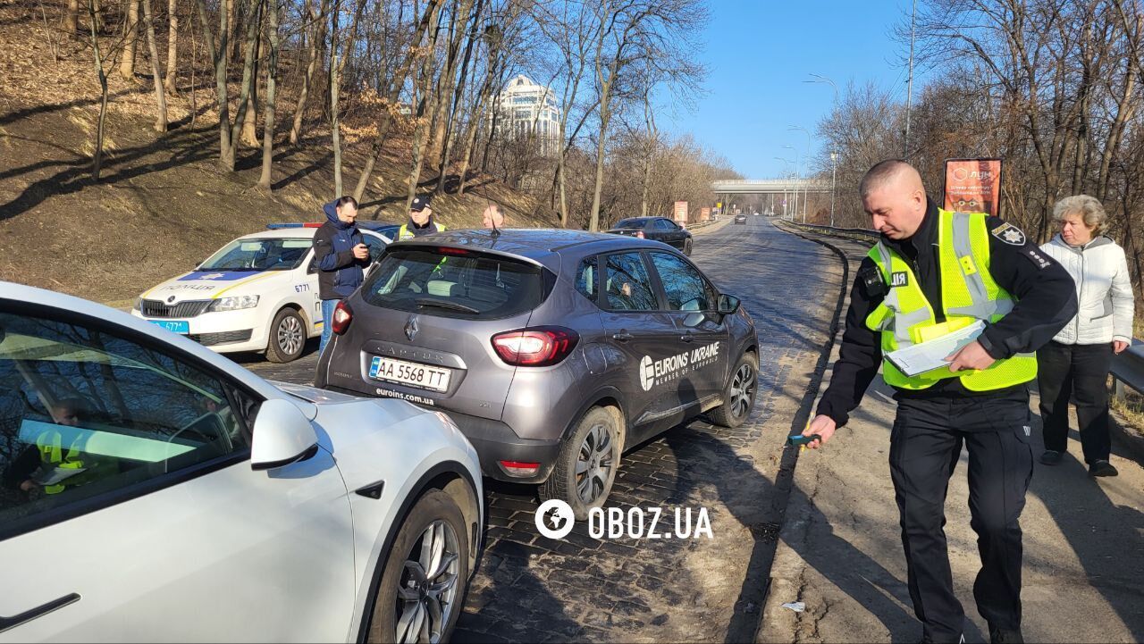В Киеве два ДТП полностью заблокировали движение по Днепровскому спуску. Подробности, фото и видео