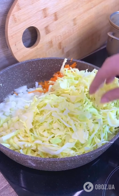 Вместо пирожков: делимся рецептом аппетитных постных трубочек с капустой