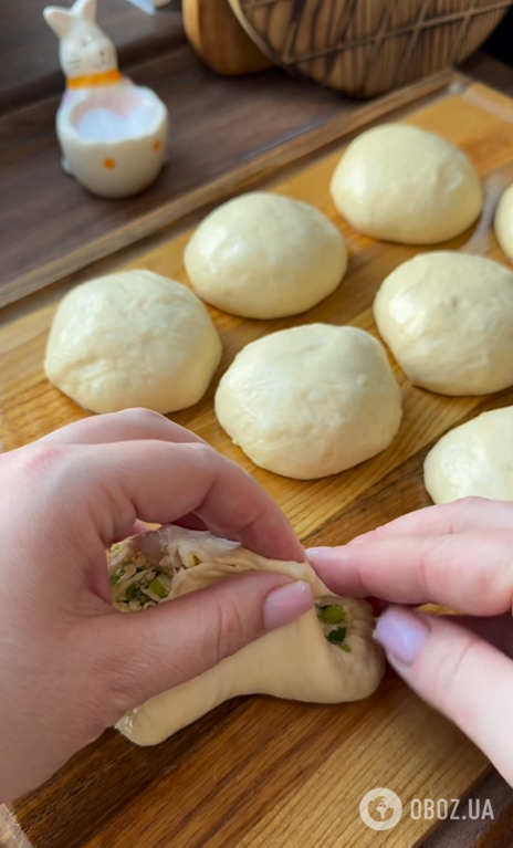 Домашні пиріжки з яйцями та зеленою цибулею: як приготувати