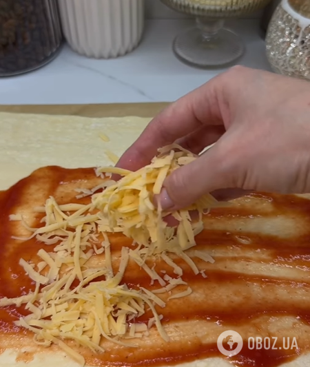 Ситний листковий пиріг з шинкою та сиром: готується елементарно