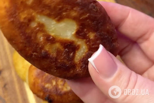 Золотистые сытные зразы с вкусной начинкой: делимся простым рецептом блюда для перекуса