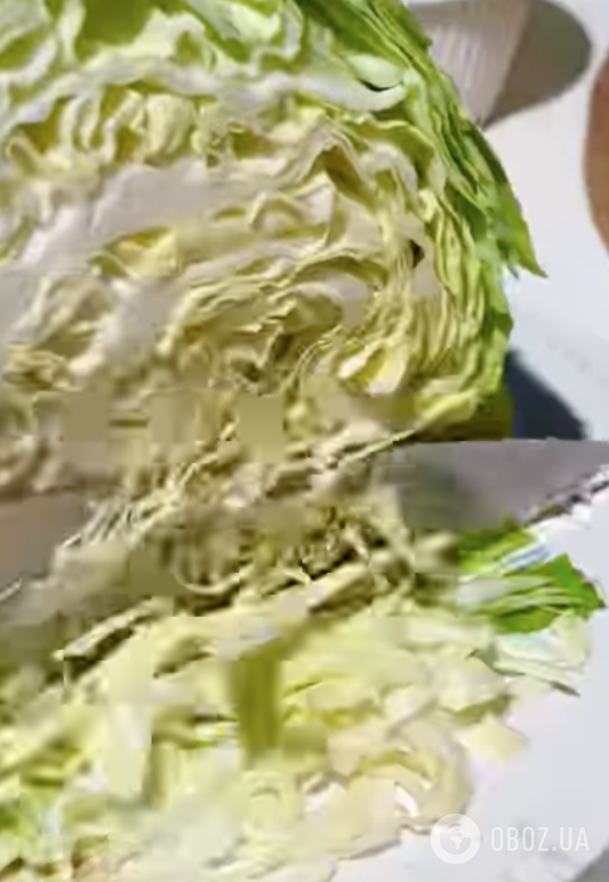 Салат из молодой капусты "Весенний" с вкусной заправкой: готовится блюдо элементарно