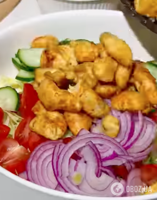 Салат из молодой капусты "Весенний" с вкусной заправкой: готовится блюдо элементарно