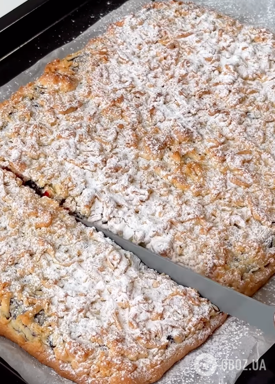 Ароматный тертый пирог по-новому: делимся рецептом лучшего домашнего угощения к чаю