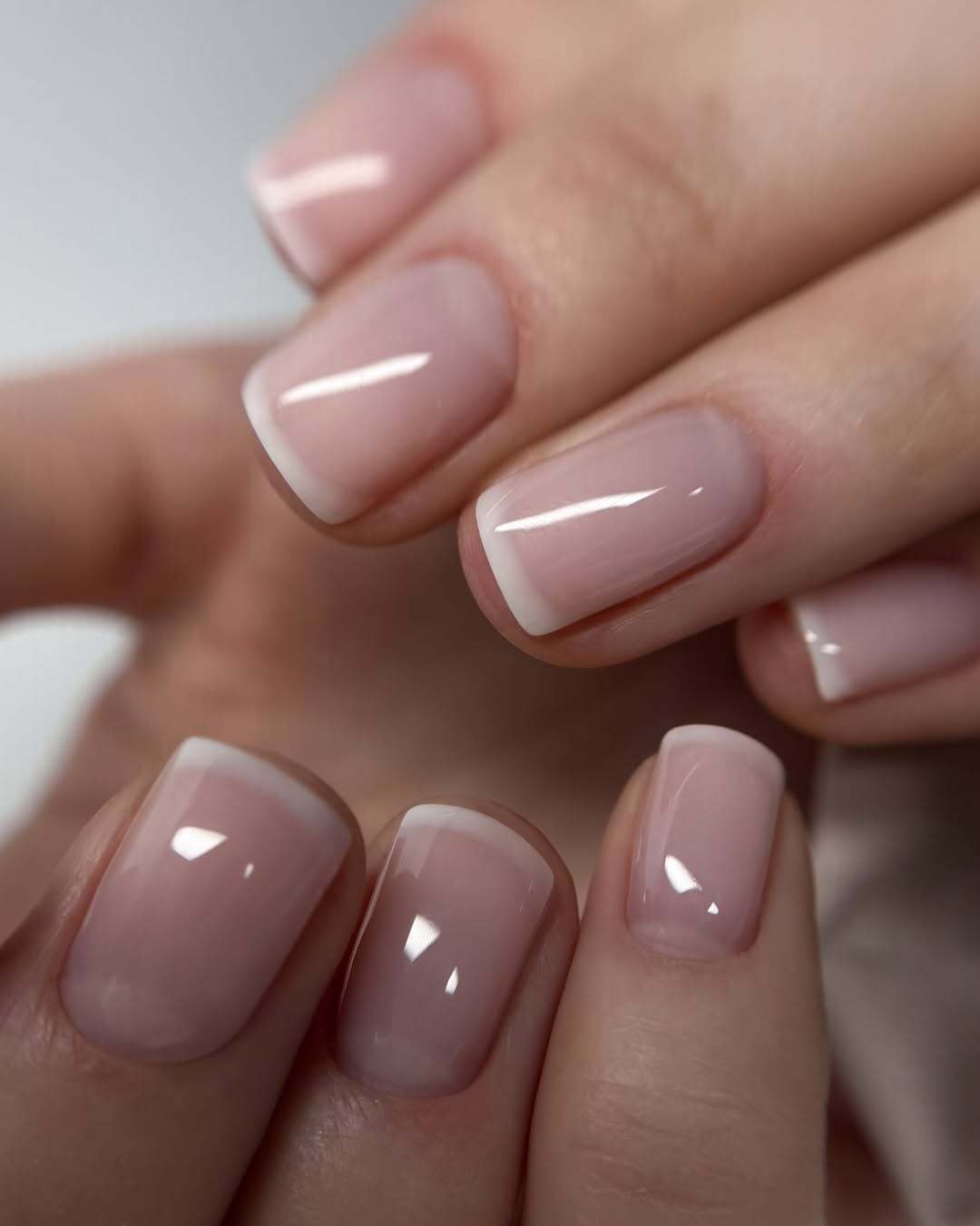 "Мягкий" френч: как сделать популярный весенний маникюр