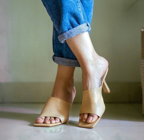 Делает ноги длиннее: названа универсальная обувь на 2026 год