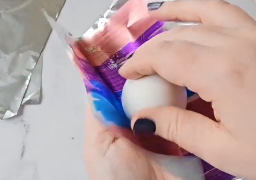 Потрібні лише маркери: як пофарбувати яйця на Великдень за 5 хвилин