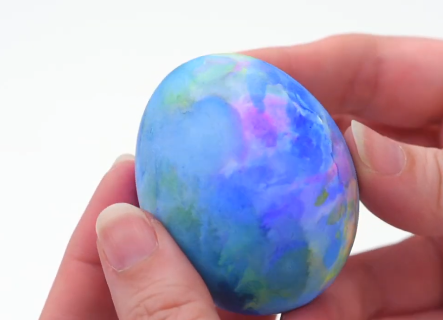 Потрібні лише маркери: як пофарбувати яйця на Великдень за 5 хвилин