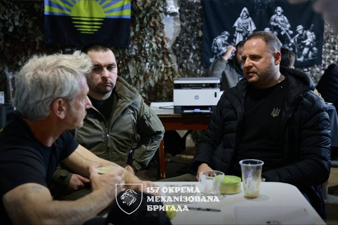 Шон Пенн пропустив церемонію "Оскар", але відвідав військових на Донбасі. Фото