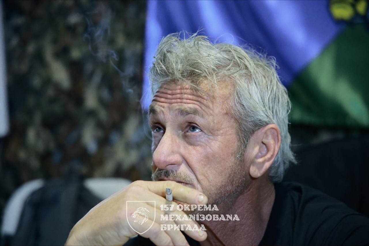 Шон Пенн пропустив церемонію "Оскар", але відвідав військових на Донбасі. Фото