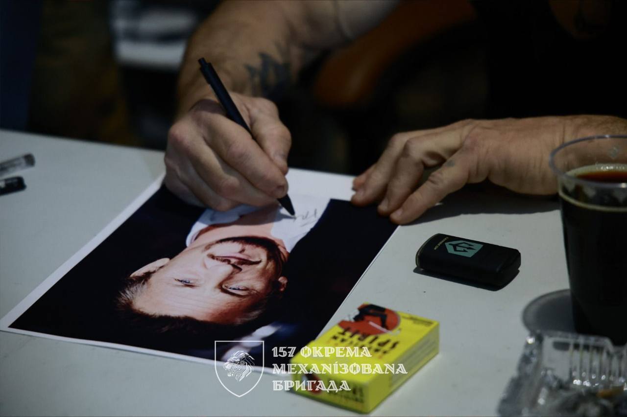 Шон Пенн пропустив церемонію "Оскар", але відвідав військових на Донбасі. Фото