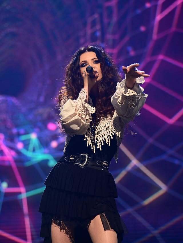 "Вы знаете, что такое старость?" Певица LAMA покорила подписчиков фото с разницей в 20 лет