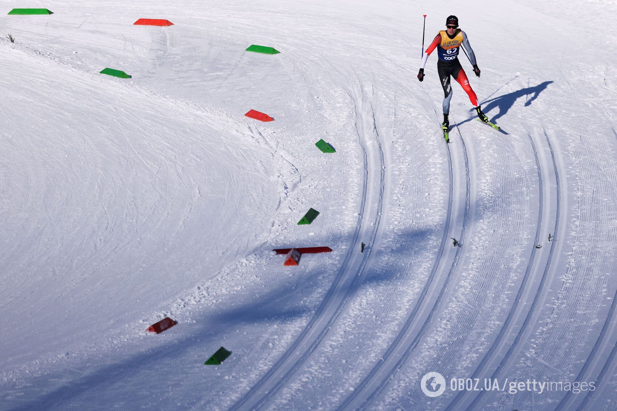 Британський лижник напився просто в гонці Кубку світу і фінішував п'яним до чортиків з учасницями жіночого заїзду. Відео