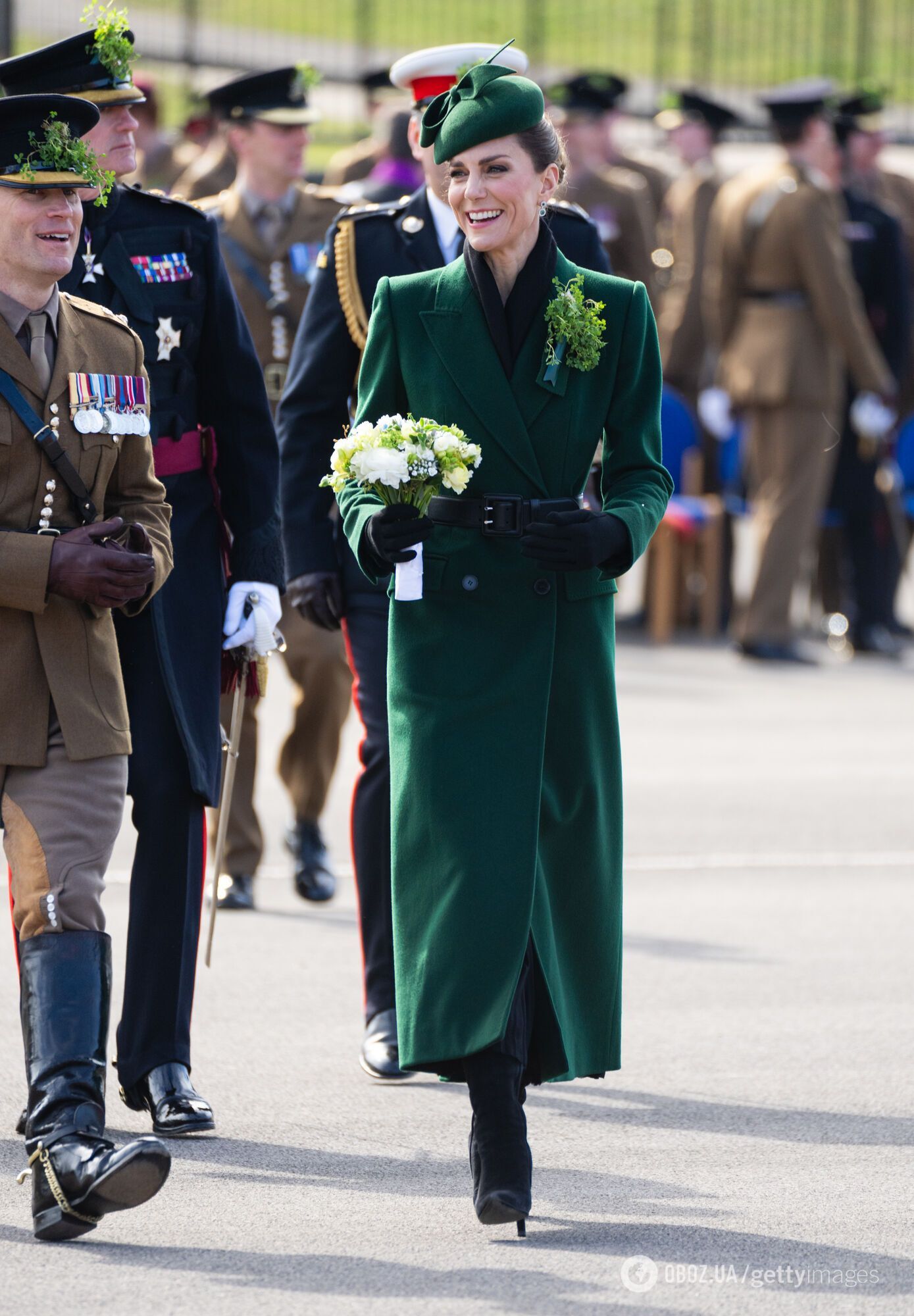 Кейт Миддлтон стала звездой соцсетей из-за милого инцидента с 3-летней фанаткой, которая повисла на ней. Видео