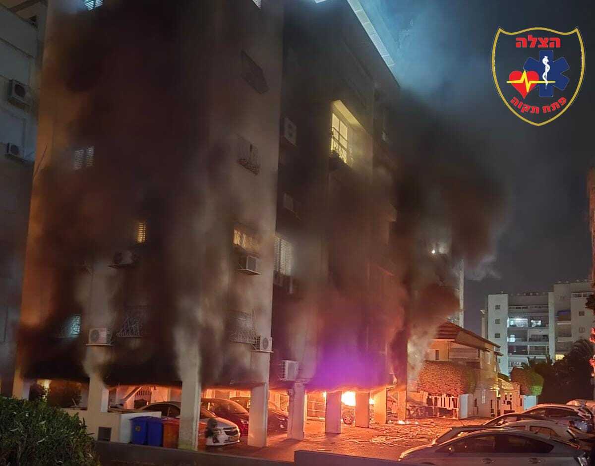 Иран нанес удар по Израилю ракетой с кассетными боеприпасами: погибли супруги