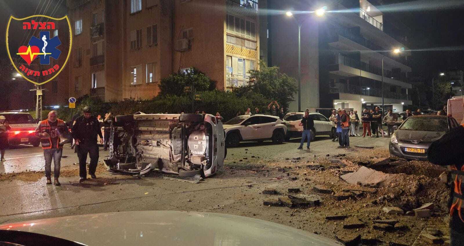 Иран нанес удар по Израилю ракетой с кассетными боеприпасами: погибли супруги