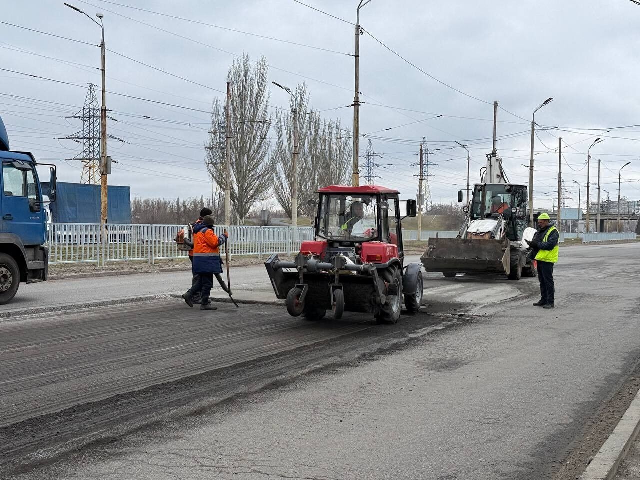 У Дніпрі після зими вже оновили понад 10 тисяч квадратних метрів доріг