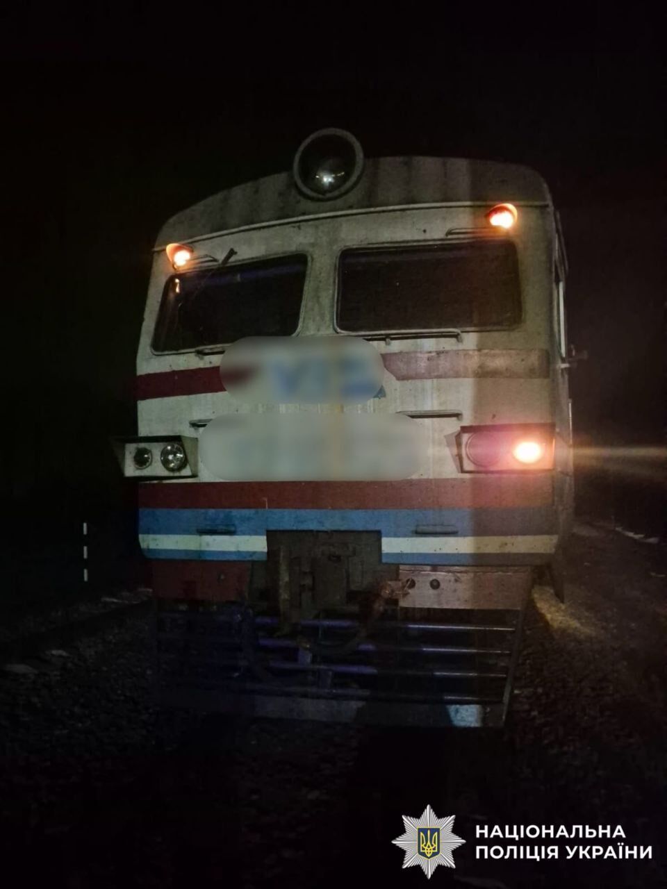 На Київщині уразило струмом 13-річного хлопця, який катався на даху електрички. Подробиці та фото