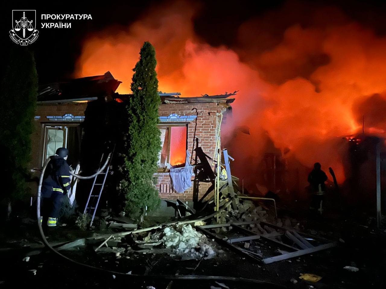 Оккупанты атаковали Золочев на Харьковщине: разрушен жилой дом, пострадали пять человек. Фото