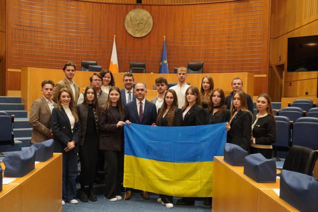 "Кипр, более полувека живущий с болью оккупации, понимает борьбу Украины". Интервью с послом Сергеем Нежинским