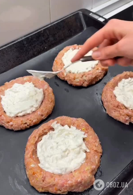 Соковиті котлети з фаршу у вигляді гнізд: запікаються в духовці