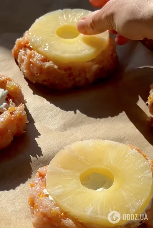 Краще, ніж котлети: соковиті м'ясні гнізда із сиром та ананасом