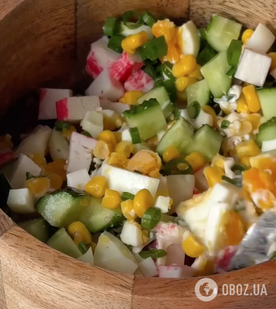 Весенний крабовый салат: рассказываем, что добавить в блюдо для свежести