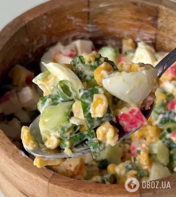 Весенний крабовый салат: рассказываем, что добавить в блюдо для свежести