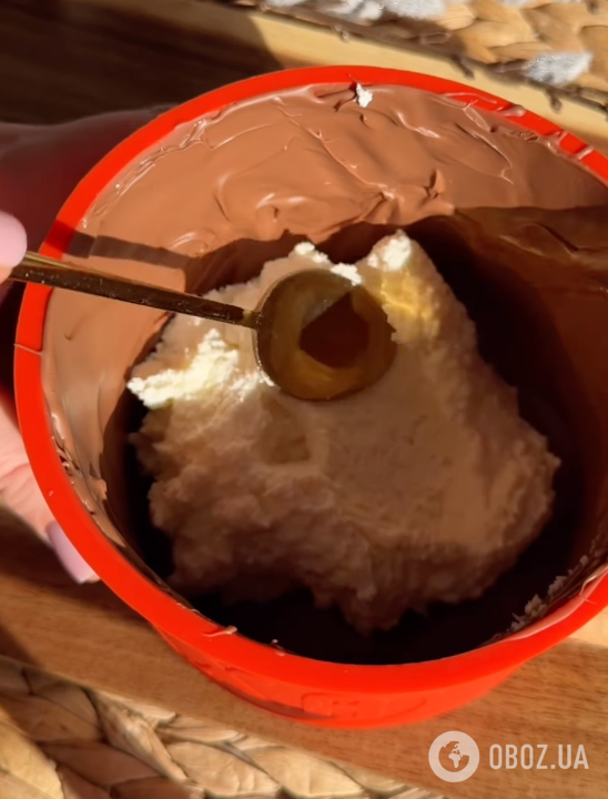 Сирна паска з полуницею та в шоколадному корпусі: ділимося легким рецептом