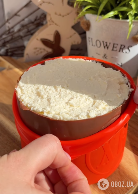 Сирна паска з полуницею та в шоколадному корпусі: ділимося легким рецептом