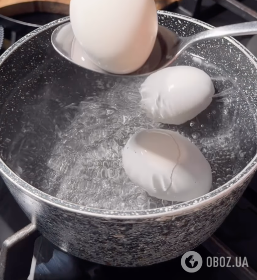 Сколько минут варить яйца, что они были полезными и не синими: делимся точной технологией