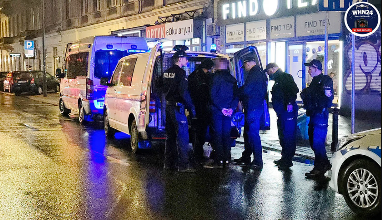 В Варшаве поляк с ножом набросился на украинца в трамвае: очевидцы укротили нападающего
