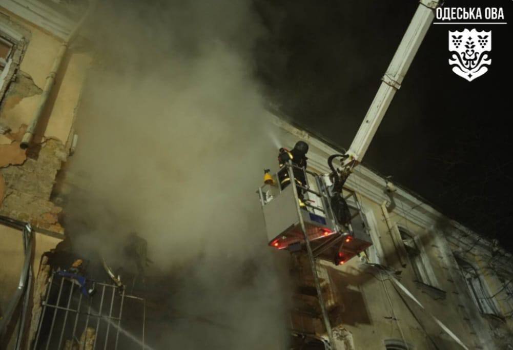 Оккупанты массированно ударили по Одессе: повреждены дома, есть пострадавшие. Фото
