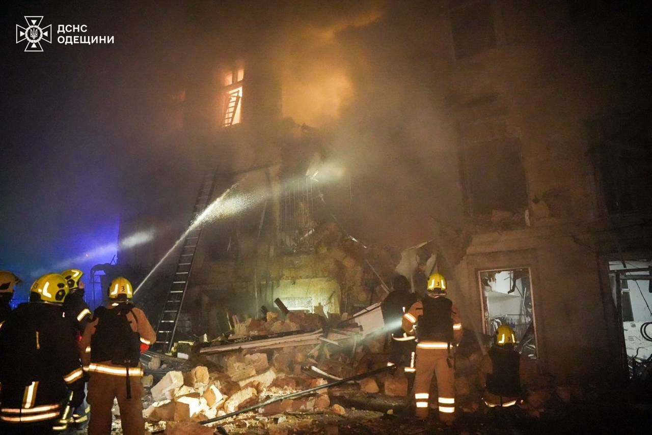 Оккупанты массированно ударили по Одессе: повреждены дома, есть пострадавшие. Фото