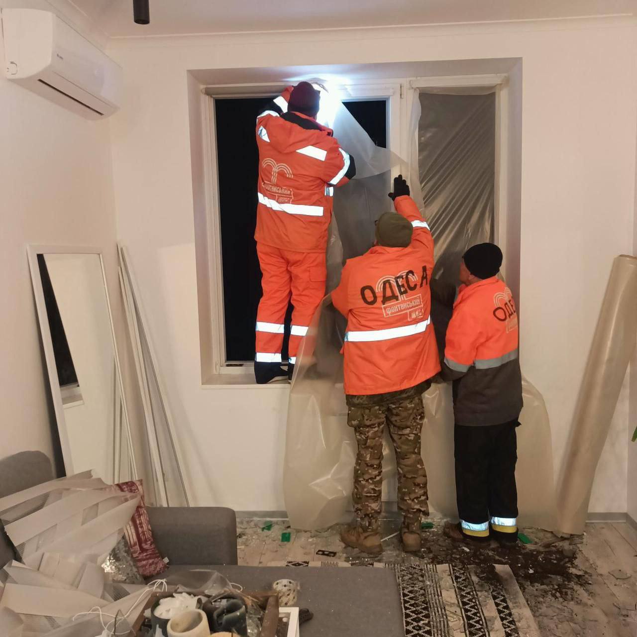 Оккупанты массированно ударили по Одессе: повреждены дома, есть пострадавшие. Фото