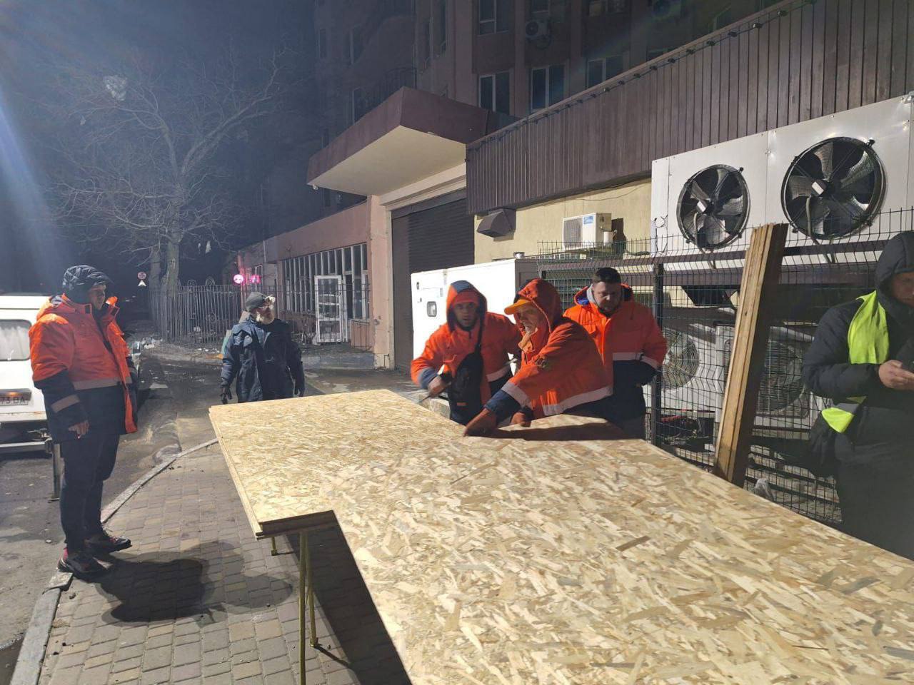 Оккупанты массированно ударили по Одессе: повреждены дома, есть пострадавшие. Фото